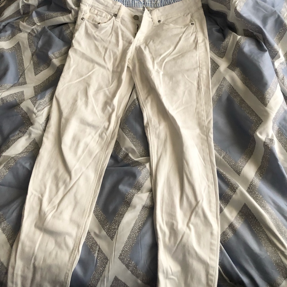 White skinny jeans